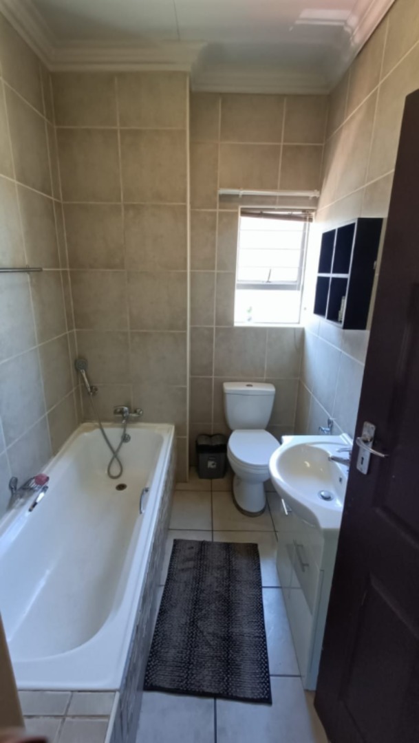 To Let 2 Bedroom Property for Rent in Dassie Rand North West